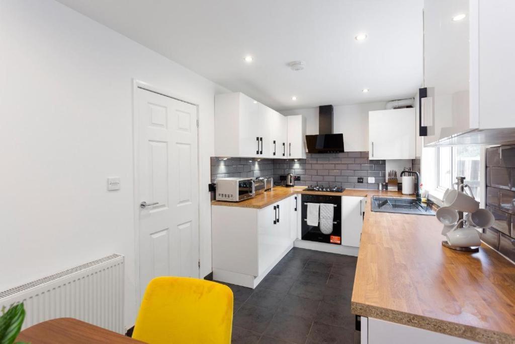 Stylish 3 Bed Edinburgh Abode-Parking And Garden Apartman Kültér fotó